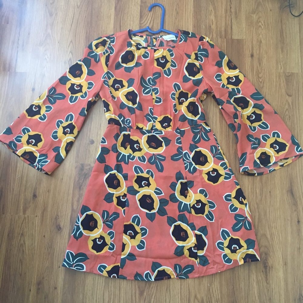 NWT Forever 21 Medium Floral Bell Sleeve dress - Picture 5 of 8